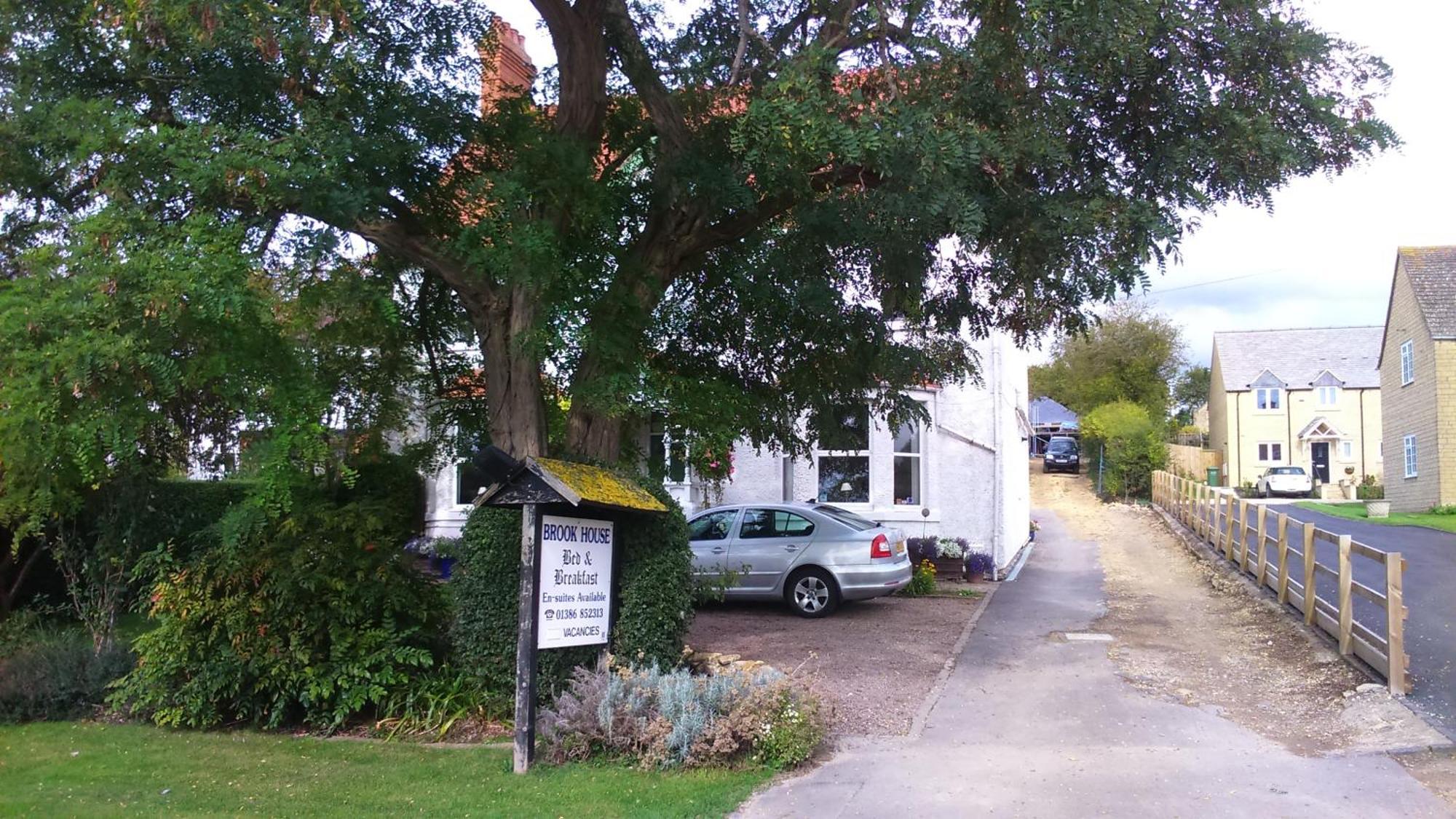 לינה וארוחת בוקר ברודוויי Brook House מראה חיצוני תמונה